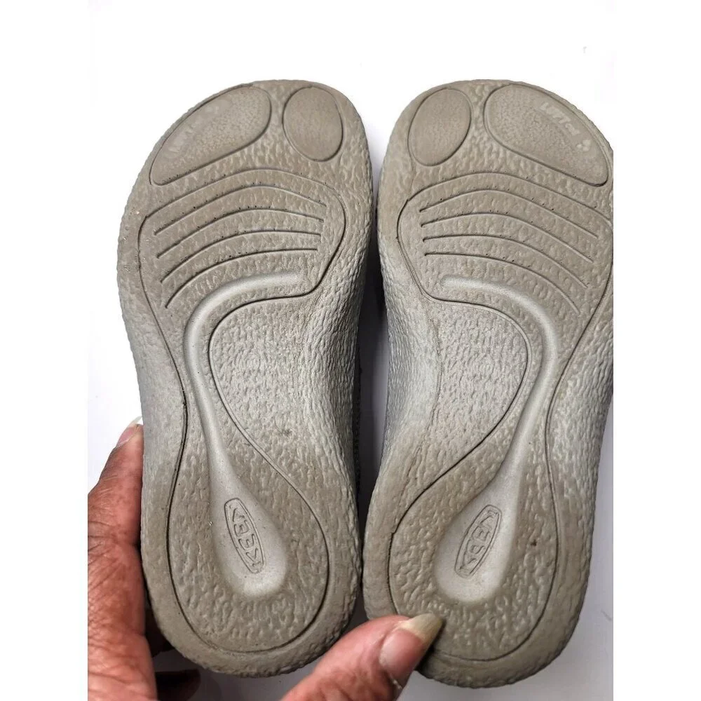 Keen Howser II Girls Insulated Slip-On Slippers‎ Lightweight Shoes Size 2
